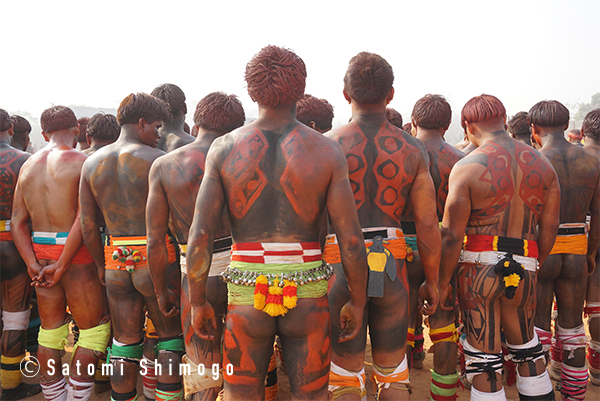 KAYAPO BODYPAINTイメージ画像とアマゾンの夕焼けの写真
